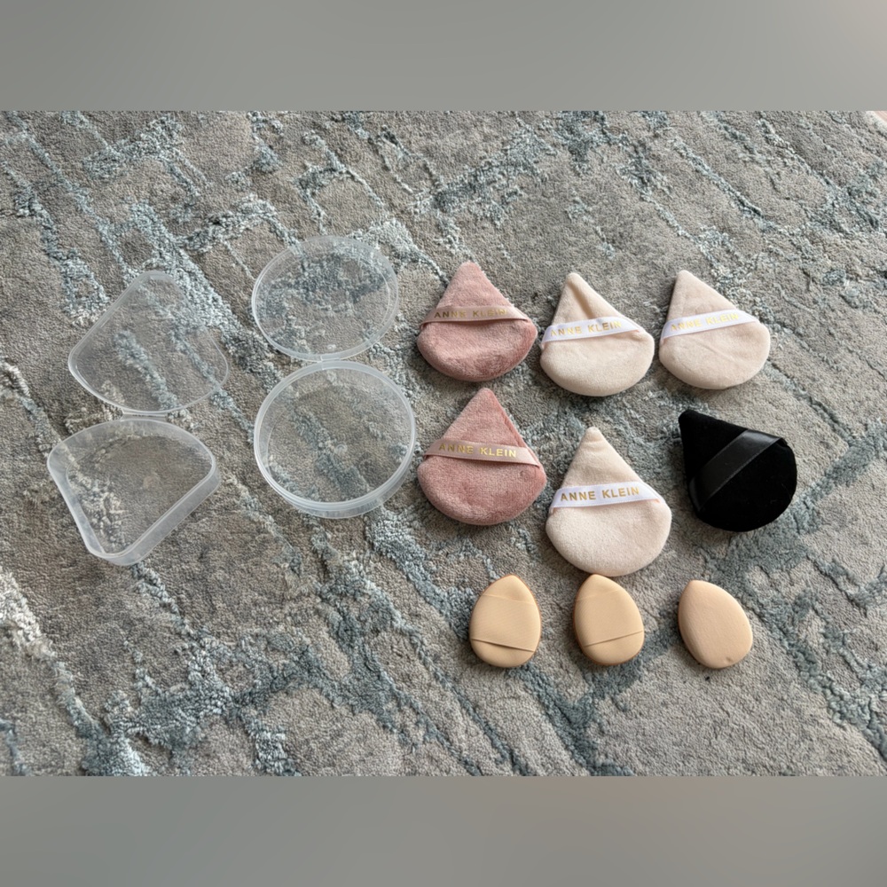 Anne Klein Makeup Sponges & Plush Puffs in Pink, Beige, Black